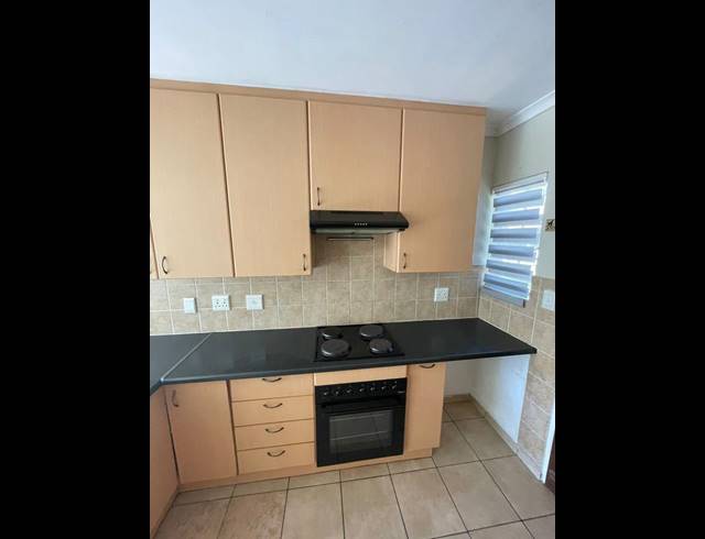 2 BEDROOM TOWNHOUSE FOR SALE IN WILGEHEUWEL